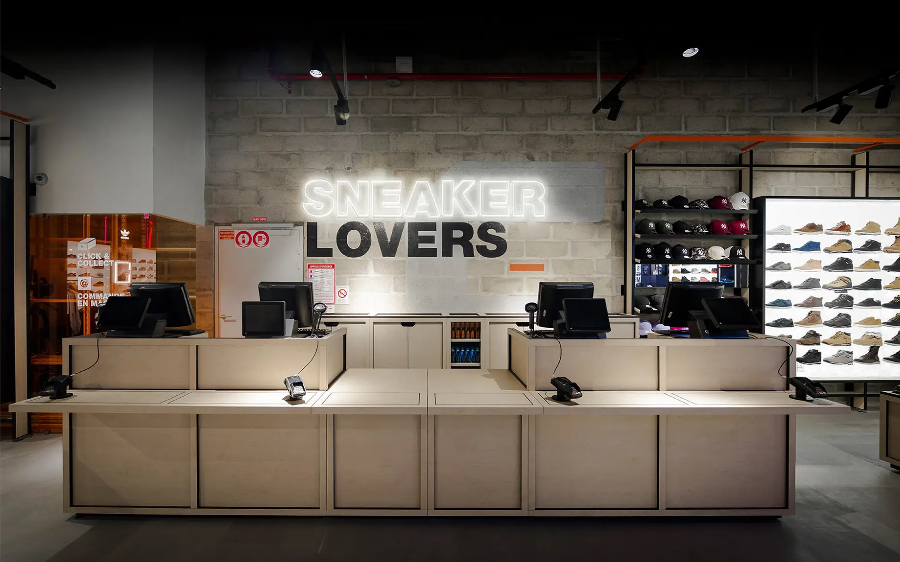 Carré Noir - Courir - We are sneaker lovers